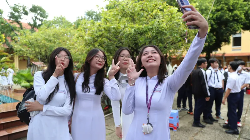 Nhắm mắt thấy mùa hè