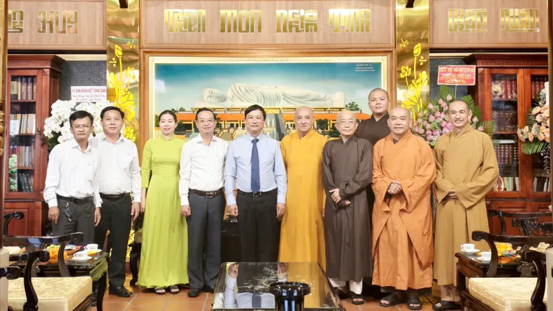 Lãnh đạo TPHCM chúc mừng Đại lễ Phật đản tại Tổ đình Hội Khánh