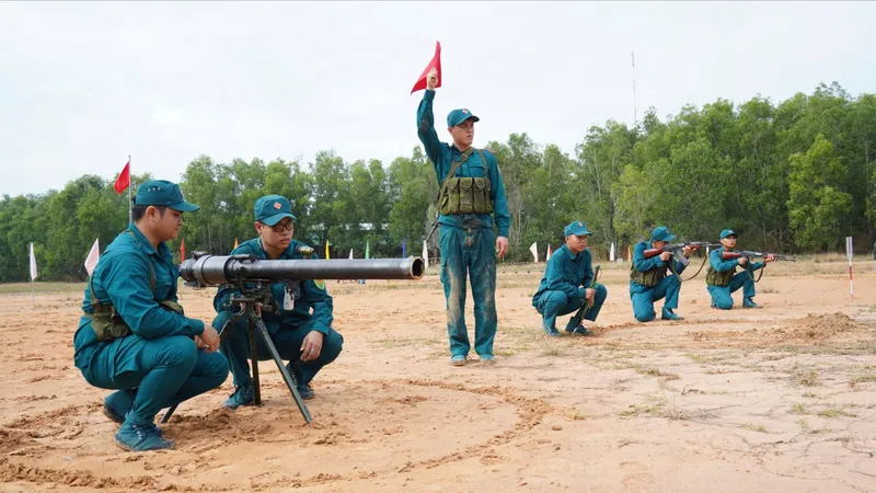 32 khẩu đội tranh tài pháo binh toàn năng dân quân tự vệ