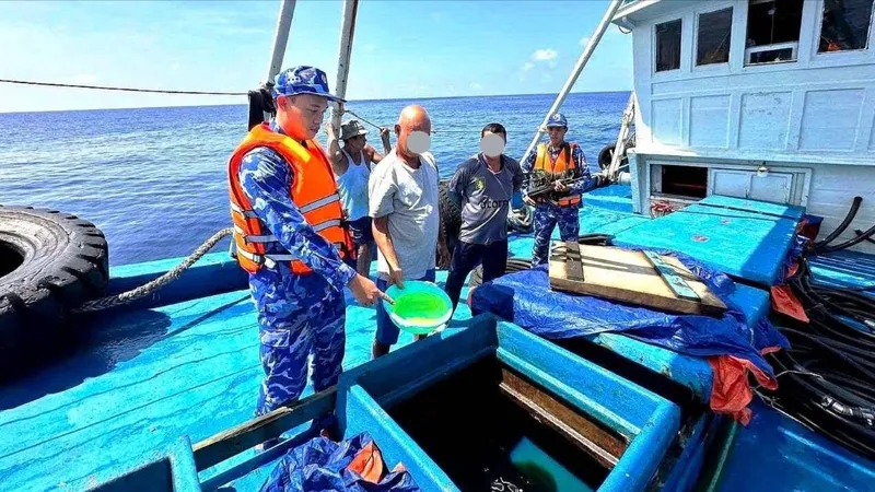 Tạm giữ tàu vận chuyển trái phép trên 150.000 lít dầu D.O trên vùng biển Tây Nam