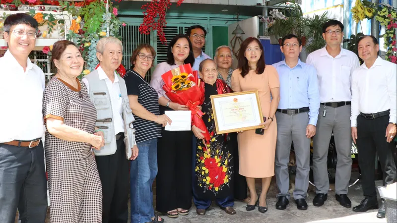 Lãnh đạo TPHCM thăm, chúc thọ người cao tuổi tiêu biểu