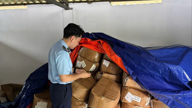 Phát hiện cơ sở sản xuất hàng trăm ngàn gói súp bột giả mạo Acecook
