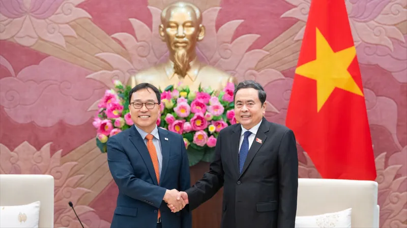 Chủ tịch Quốc hội Trần Thanh Mẫn tiếp Đại sứ Hàn Quốc tại Việt Nam Choi Young Sam đến chào từ biệt kết thúc nhiệm kỳ công tác. Ảnh: CẨM HÀ