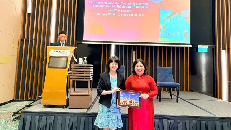 Đoàn TPHCM tham gia chương trình lãnh đạo tiềm năng tại Singapore 