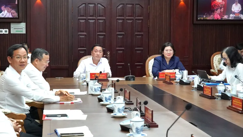 Tham mưu rà soát, sửa đổi, bổ sung, đổi mới các quy định về công tác cán bộ