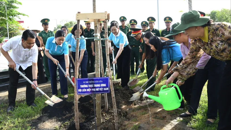 Chung tay xây dựng nếp sống xanh tại xã Cần Giờ