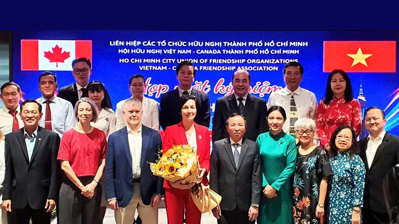 Họp mặt kỷ niệm 159 năm Quốc khánh Canada