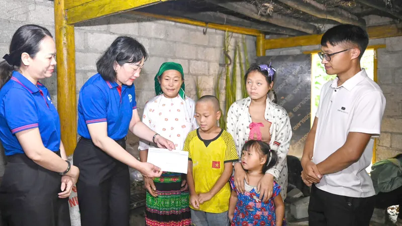 Nghĩa tình vùng biên