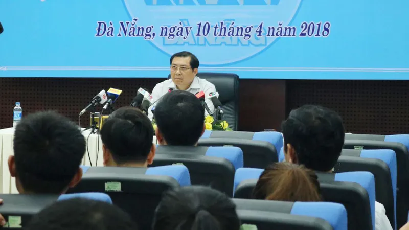 Chủ tịch Đà Nẵng giải đáp nhiều vấn đề "nóng" trước báo giới