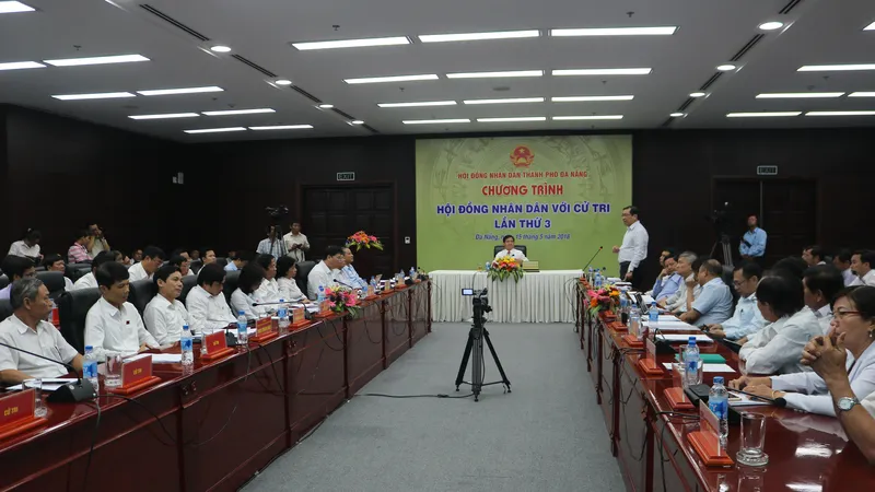 Quang cảnh buổi làm việc