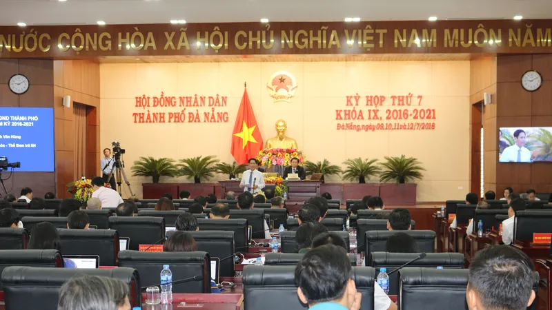 Ông Huỳnh Đức Thơ, Chủ tịch UBND TP Đà Nẵng giải trình tại phiên chất vấn