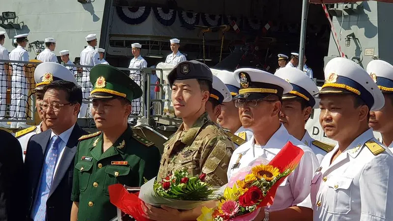 Tàu khu trục ROKS Moon Mu The Great cập cảng Tiên Sa 