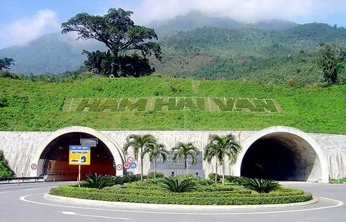 Hầm Hải Vân không đóng cửa như tin đồn