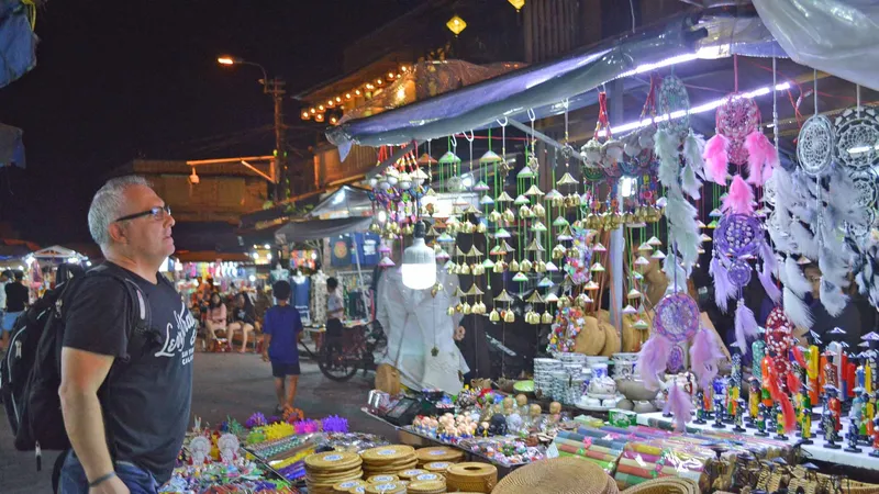 Vắng vẻ chợ đêm du lịch