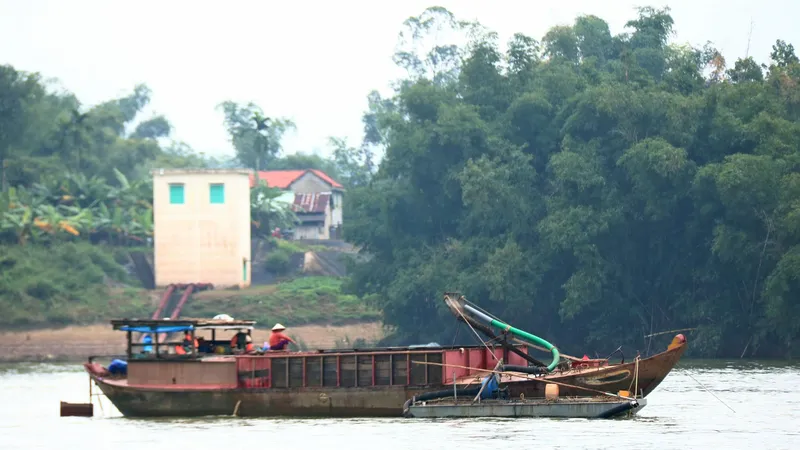 Nhức nhối nạn khai thác cát ở Quảng Nam