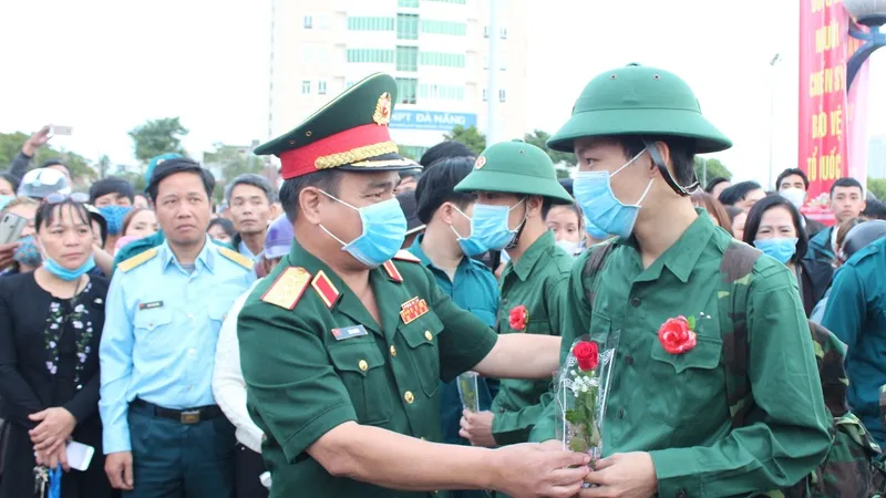 Lễ giao nhận quân miền Trung: “Trang trọng, an toàn và tiết kiệm”