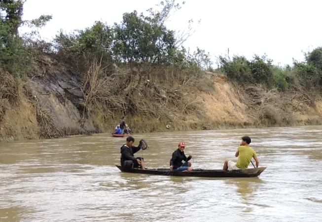 Lật đò trên sông Vu Gia, 6 người mất tích 