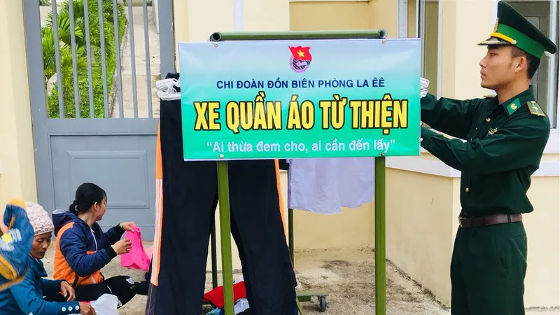 Vững tay súng, trọn nghĩa tình quân dân