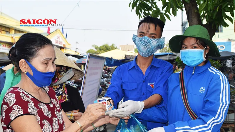 Quảng Nam thí điểm chương trình “Đổi rác thải nhựa lấy sản phẩm phòng chống dịch Covid-19”