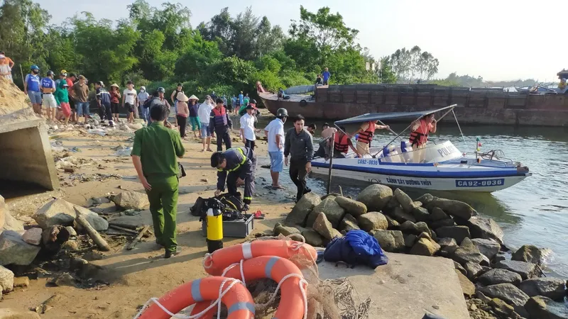 Lật ghe tại Quảng Nam, 5 người mất tích 