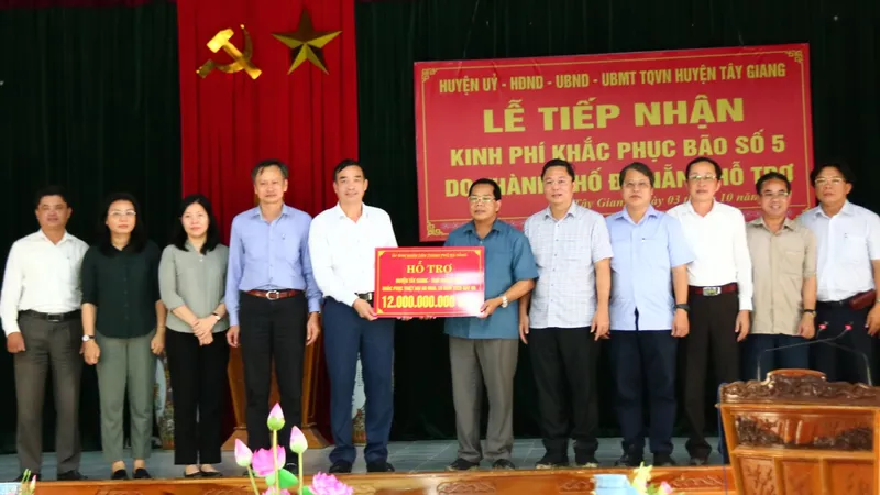 Đà Nẵng tài trợ cho Quảng Nam hơn 12 tỷ đồng khắc phục bão số 5