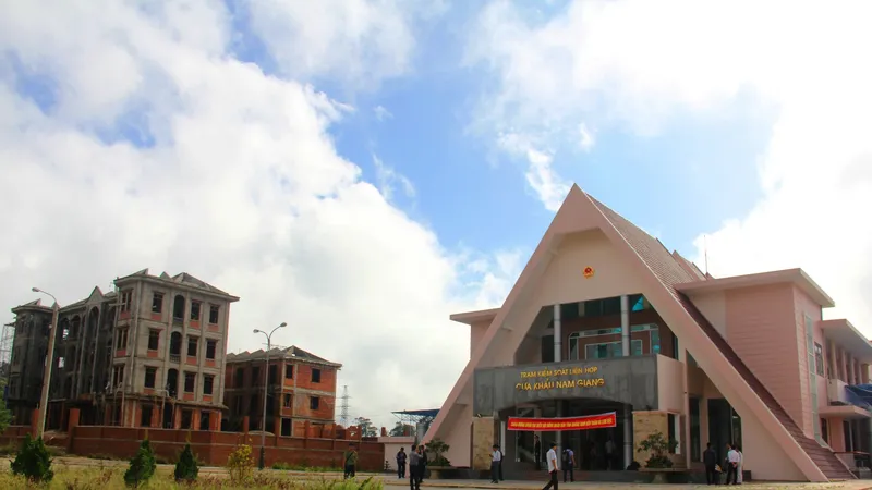 Cửa khẩu Nam Giang