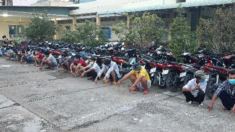 Bắt quả tang nhóm đối tượng tổ chức đá gà ăn tiền tại Tiền Giang