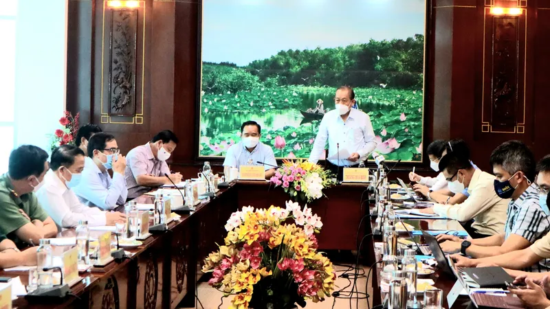 Phó Thủ tướng Thường trực Trương Hòa Bình làm việc với tỉnh Long An về phòng chống dịch Covid-19