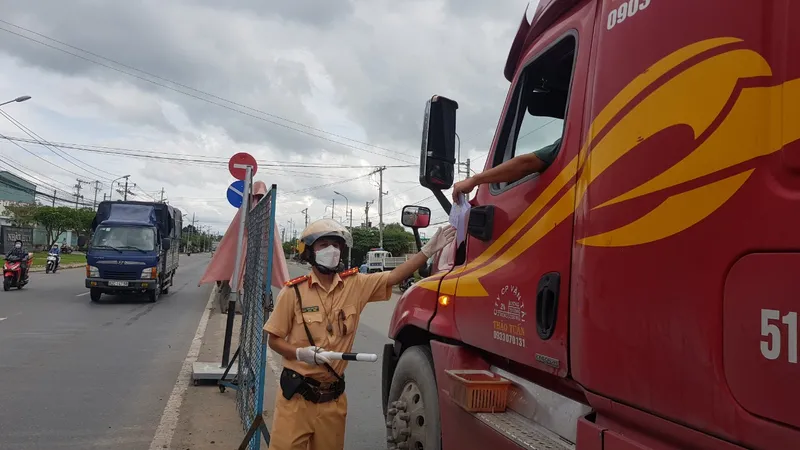 Việc vận chuyển hàng hóa giữa TPHCM và Tiền Giang thuận lợi nhờ áp dụng luồng xanh 