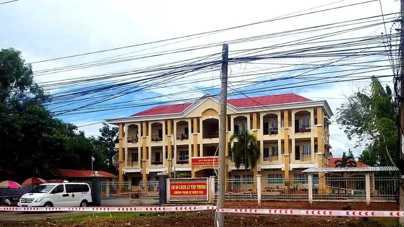 Chủ tịch thị xã Cai Lậy nghi mắc Covid-19, cách ly 4 phóng viên
