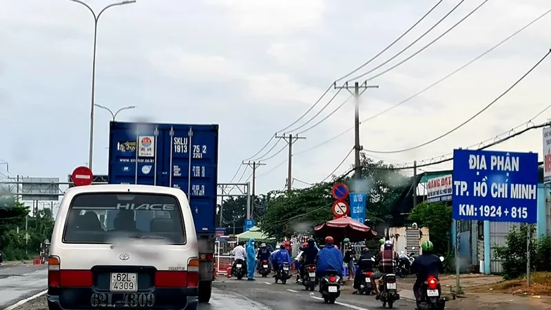 Từ 0 giờ ngày 18-10, Long An dừng tất cả các trạm kiểm tra phòng chống dịch Covid-19 