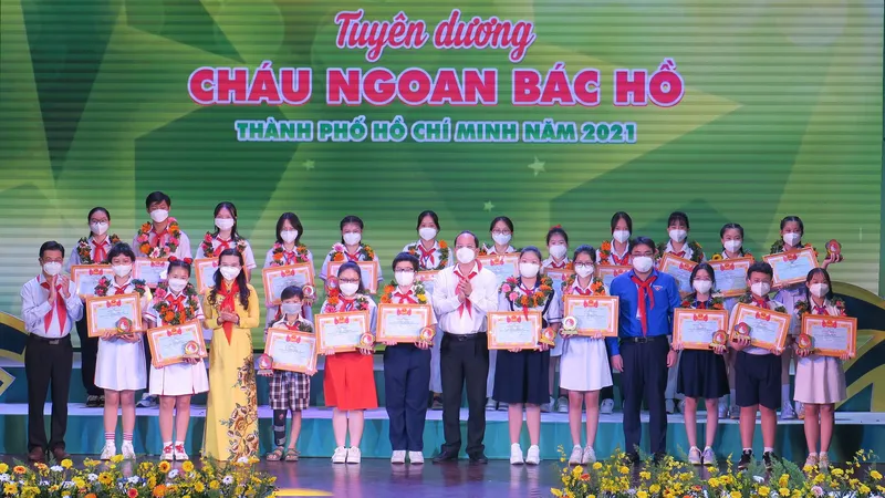 Phó Bí thư Thành ủy TPHCM Nguyễn Hồ Hải tuyên dương Cháu ngoan Bác Hồ năm 2021