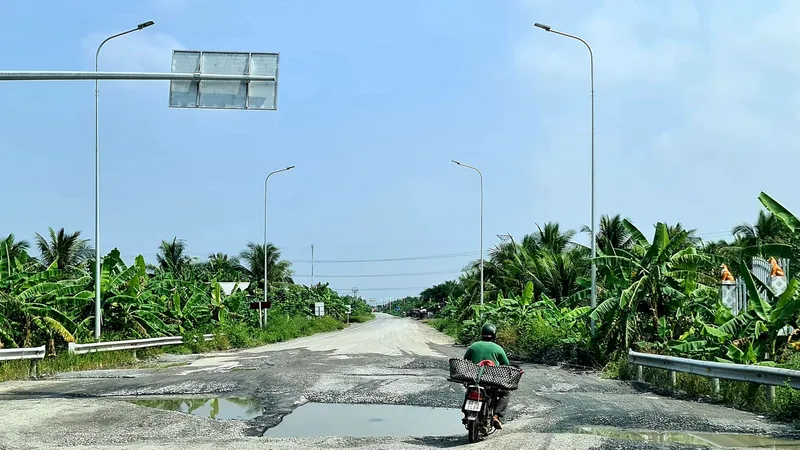 Khắc phục hư hỏng tuyến tránh Cai Lậy trước ngày 20-12