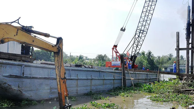 Khởi công xây dựng hệ thống cống ngăn mặn ở sông Tiền