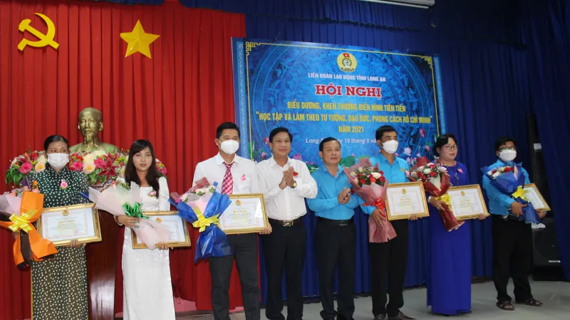 Long An tuyên dương người lao động điển hình học tập và làm theo gương Bác