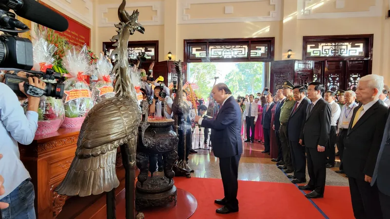 Lãnh đạo Đảng, Nhà nước dâng hương tưởng niệm cố Chủ tịch Hội đồng Bộ trưởng Phạm Hùng