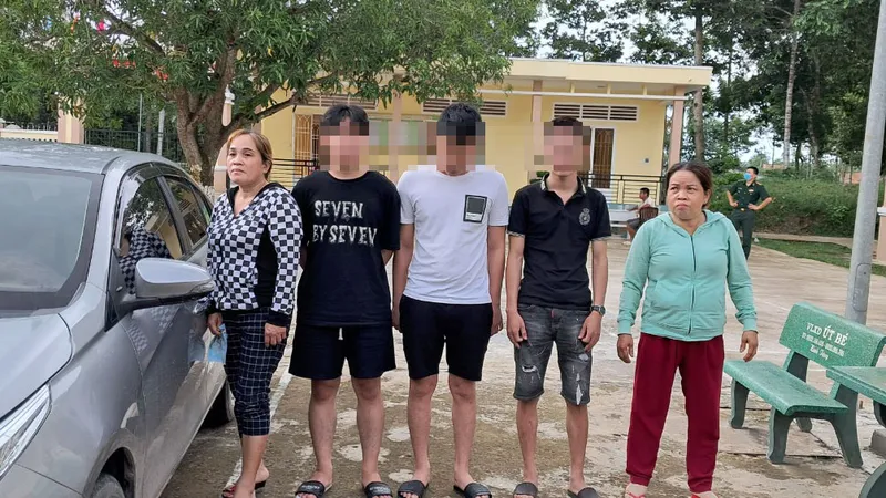 Các đối tượng có hành vi đưa rước và xuất cảnh trái phép sang Campuchia làm việc trước đó