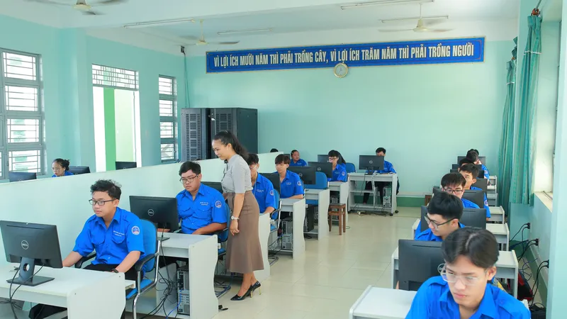 Ngành giáo dụng Long An tổ chức các lớp học nghề tại các trường THCS và THPT để học sinh hạn chế di chuyển. Ảnh: NGỌC PHÚC