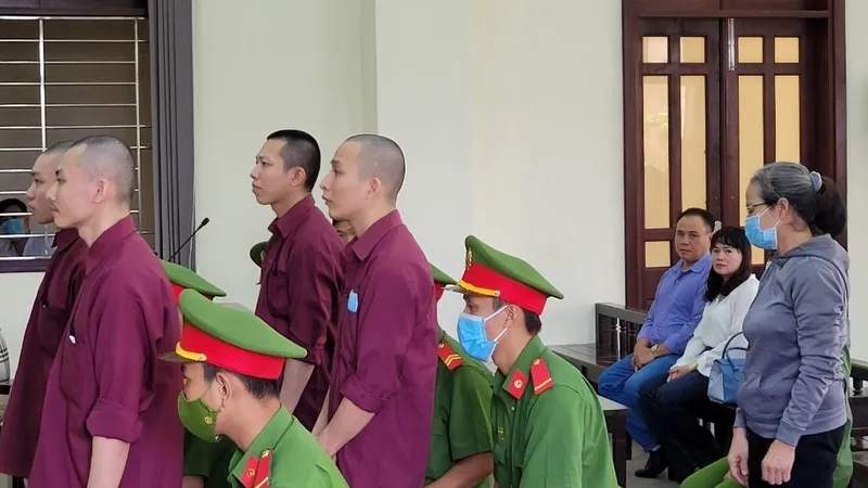 Các bị cáo tại phiên xét xử phúc thẩm. Ảnh: NGỌC PHÚC