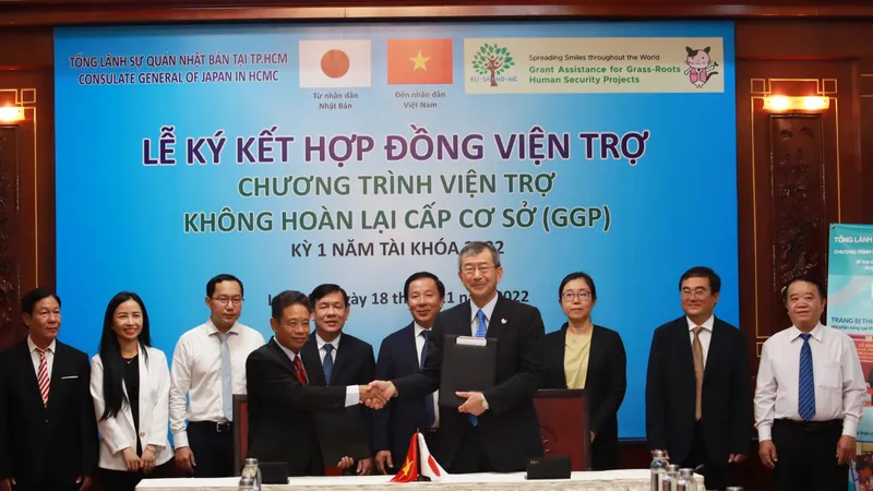 Lễ ký kết hợp đồng viện trợ 
