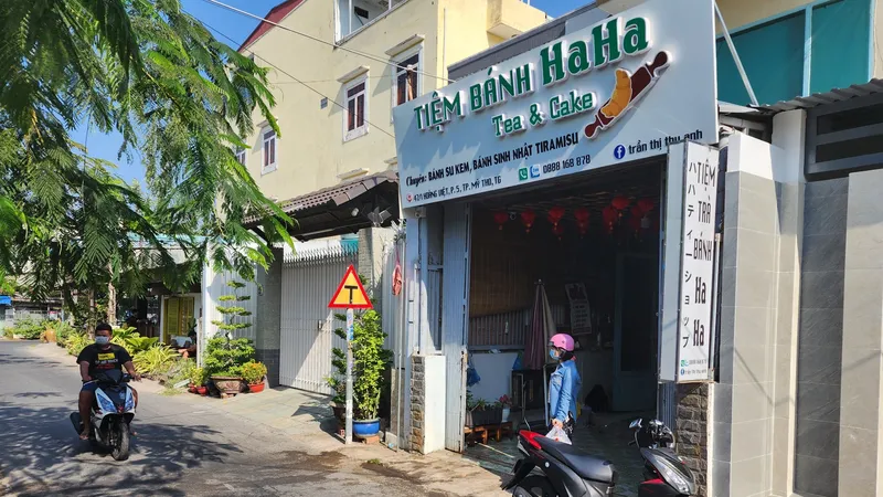 Một tiệm bánh ở Tiền Giang bị tạt chất bẩn 