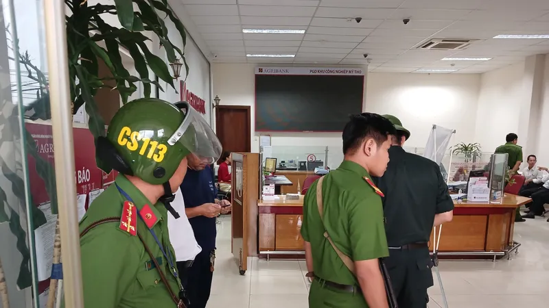 Truy bắt đối tượng cướp ngân hàng ở Tiền Giang