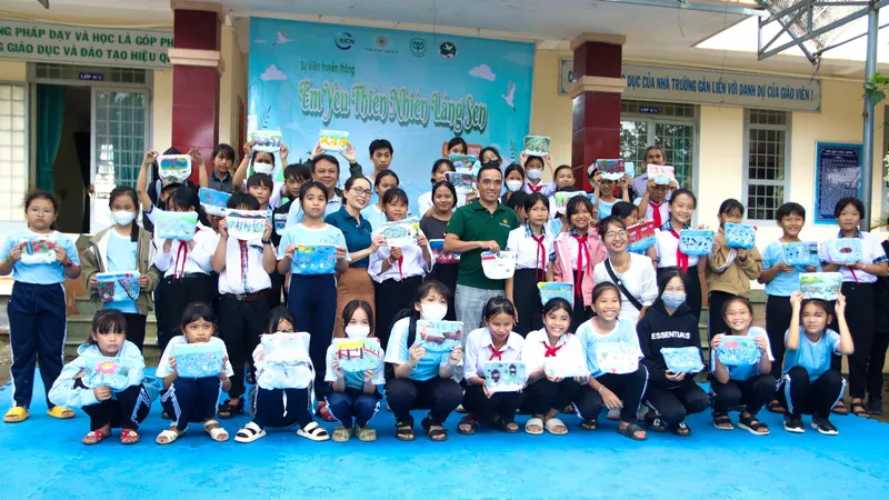 Hơn 600 học sinh vùng Đồng Tháp Mười thi vẽ tranh chủ đề "Em yêu thiên nhiên đất ngập nước Láng Sen"