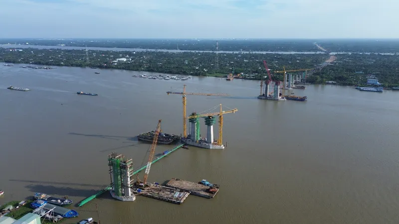 Thứ trưởng Bộ GTVT Nguyễn Duy Lâm: Phải thi công xong cầu Rạch Miễu 2 trong năm 2025