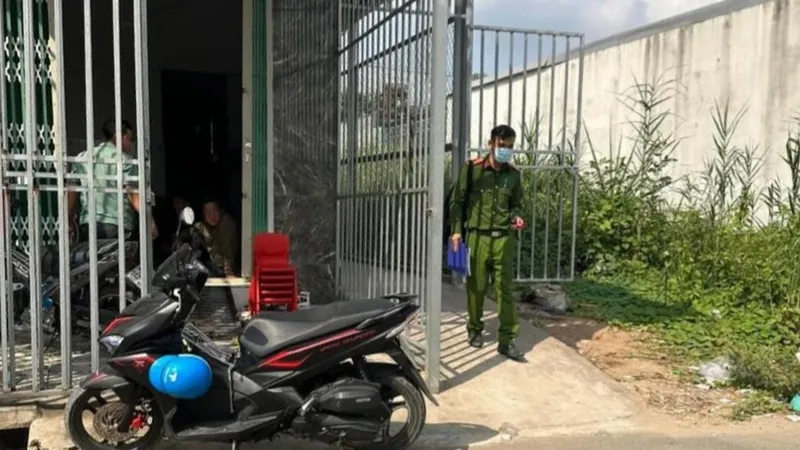Mâu thuẫn tình cảm, nam thanh niên dùng dây nịt siết cổ người tình tử vong