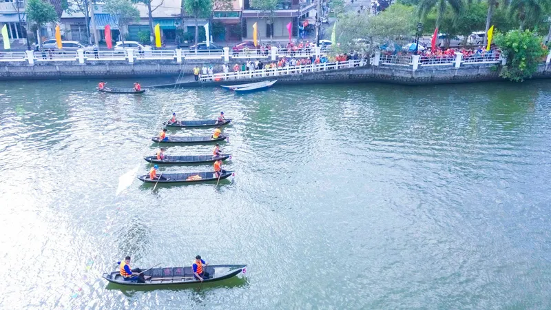 Hơn 150 vận động viên tham gia giải đua xuồng ba lá tại Long An