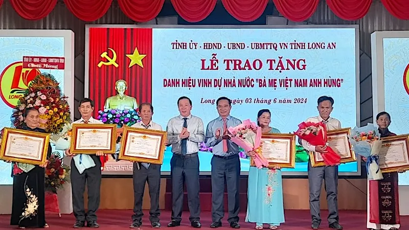 Long An: Truy tặng danh hiệu Bà mẹ Việt Nam Anh hùng cho 12 mẹ