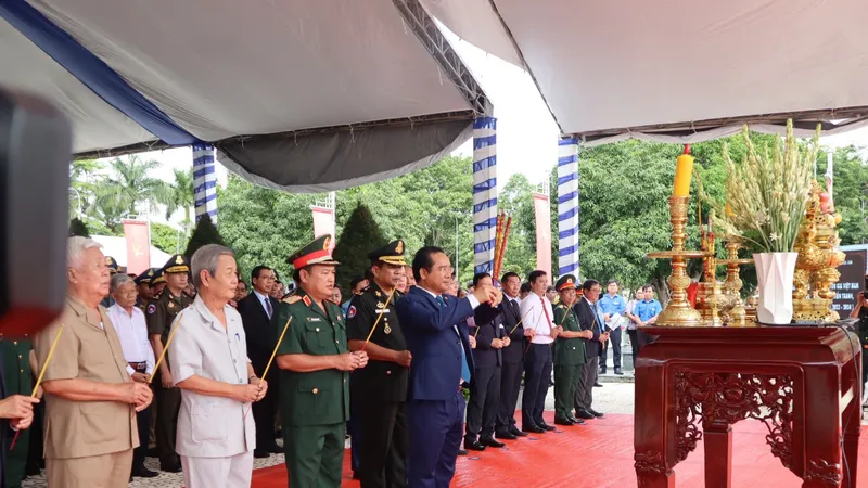 Truy điệu, an táng hài cốt 130 liệt sĩ, quân tình nguyện Việt Nam hy sinh tại Campuchia