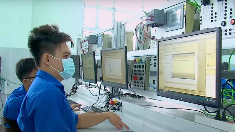 Long An bàn giải pháp nâng chất nhân lực ngành công nghiệp bán dẫn