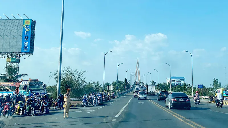 Ngày 10-9, sửa chữa mặt cầu Rạch Miễu